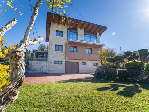 First photo of the property