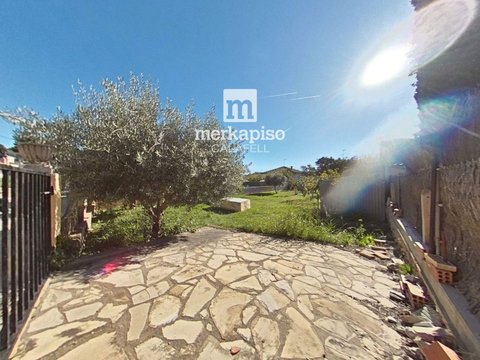 First photo of the property