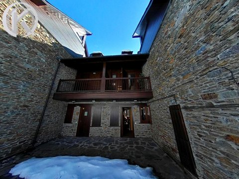 First photo of the property