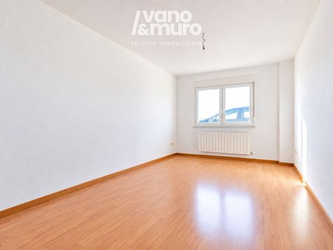 First photo of the property
