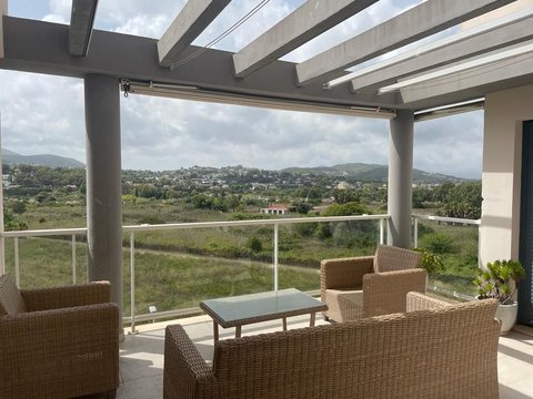 First photo of the property