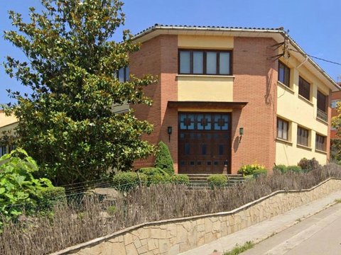 Casa se&ntilde;orial en Avenida Papa Joan XXIII, Roda de Ter
