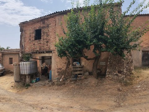 First photo of the property