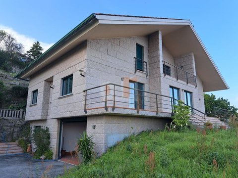 First photo of the property