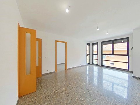 First photo of the property