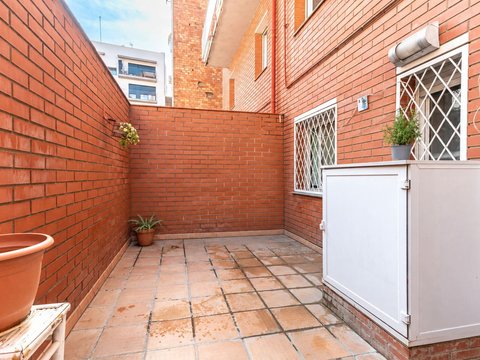 First photo of the property