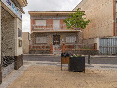 First photo of the property