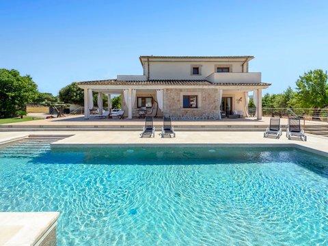 5-bedroom freehold villa in Alcúdia — photo 1 of 5