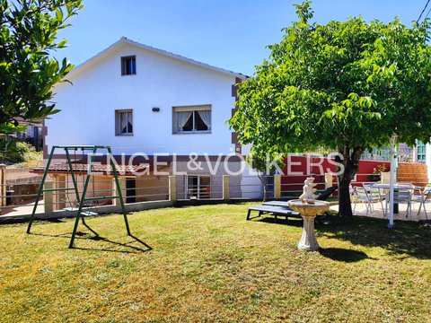 First photo of the property