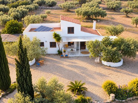 First photo of the property