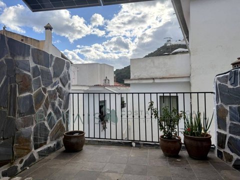 First photo of the property