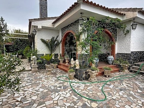 First photo of the property