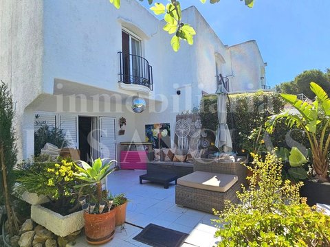 2-bedroom freehold villa in Ibiza — photo 1 of 5