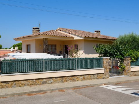 4-bedroom freehold villa in L'Escala — photo 1 of 5