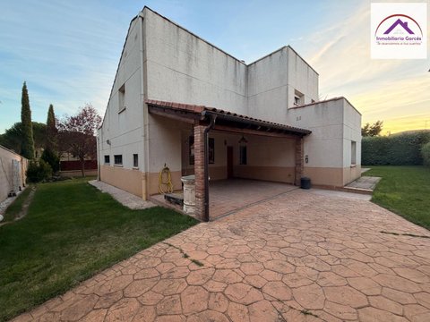 First photo of the property