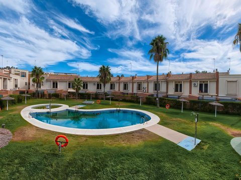 First photo of the property