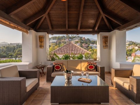 2-bedroom freehold villa in Benahavís — photo 1 of 5