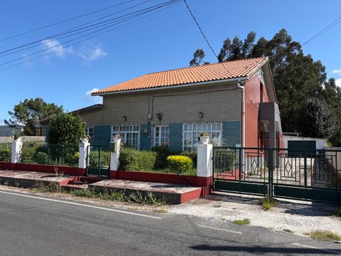 First photo of the property