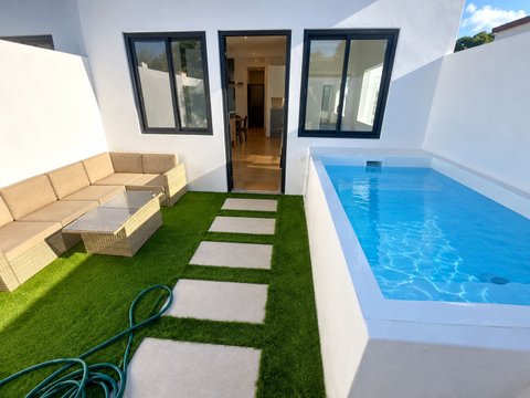 First photo of the property