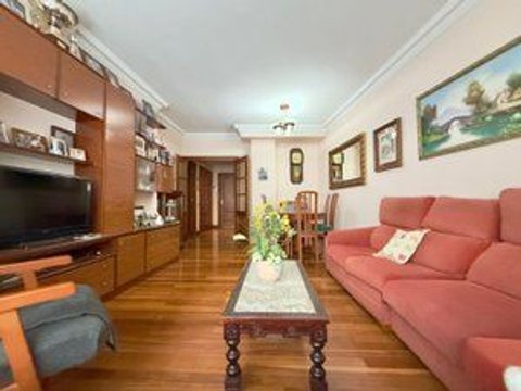 Prima fotografie a proprietății