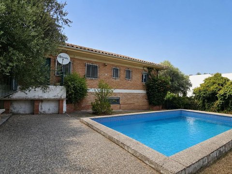 First photo of the property