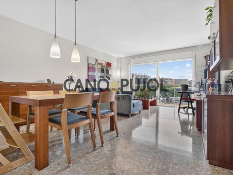First photo of the property