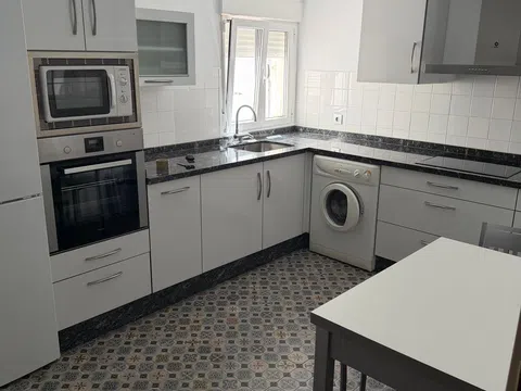 Fotografía del inmueble reportado: 900 €/mes — León, León