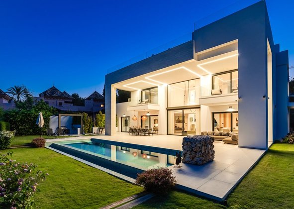 5-bedroom freehold villa in Marbella — photo 1 of 5