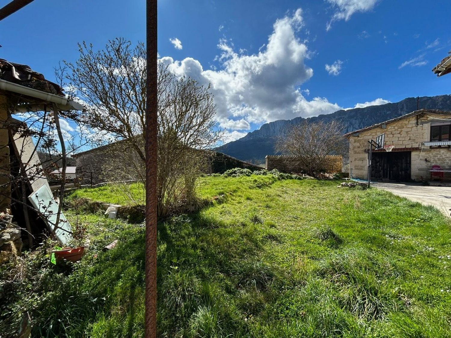 Inmueble en Valdegovia, disponible en Fincas Arbella.