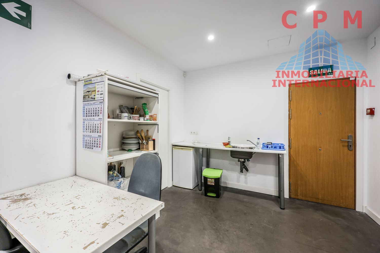local-y-naves en madrid · fuencarral 2300€
