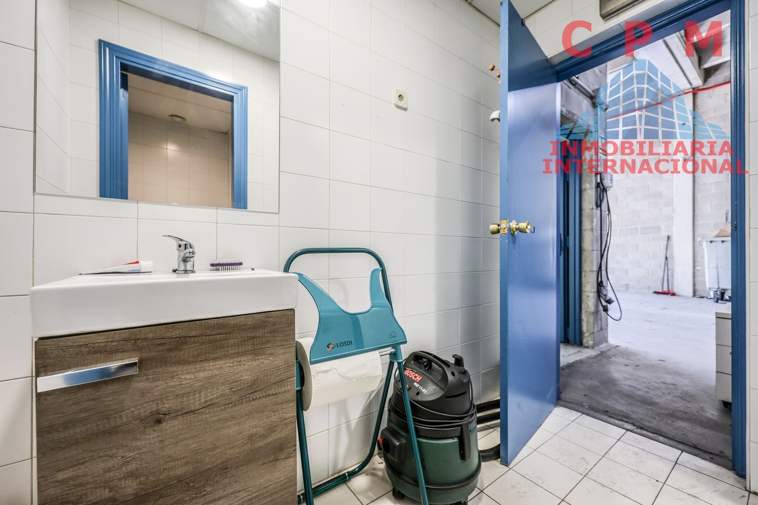 local-y-naves en madrid · villaverde 550000€