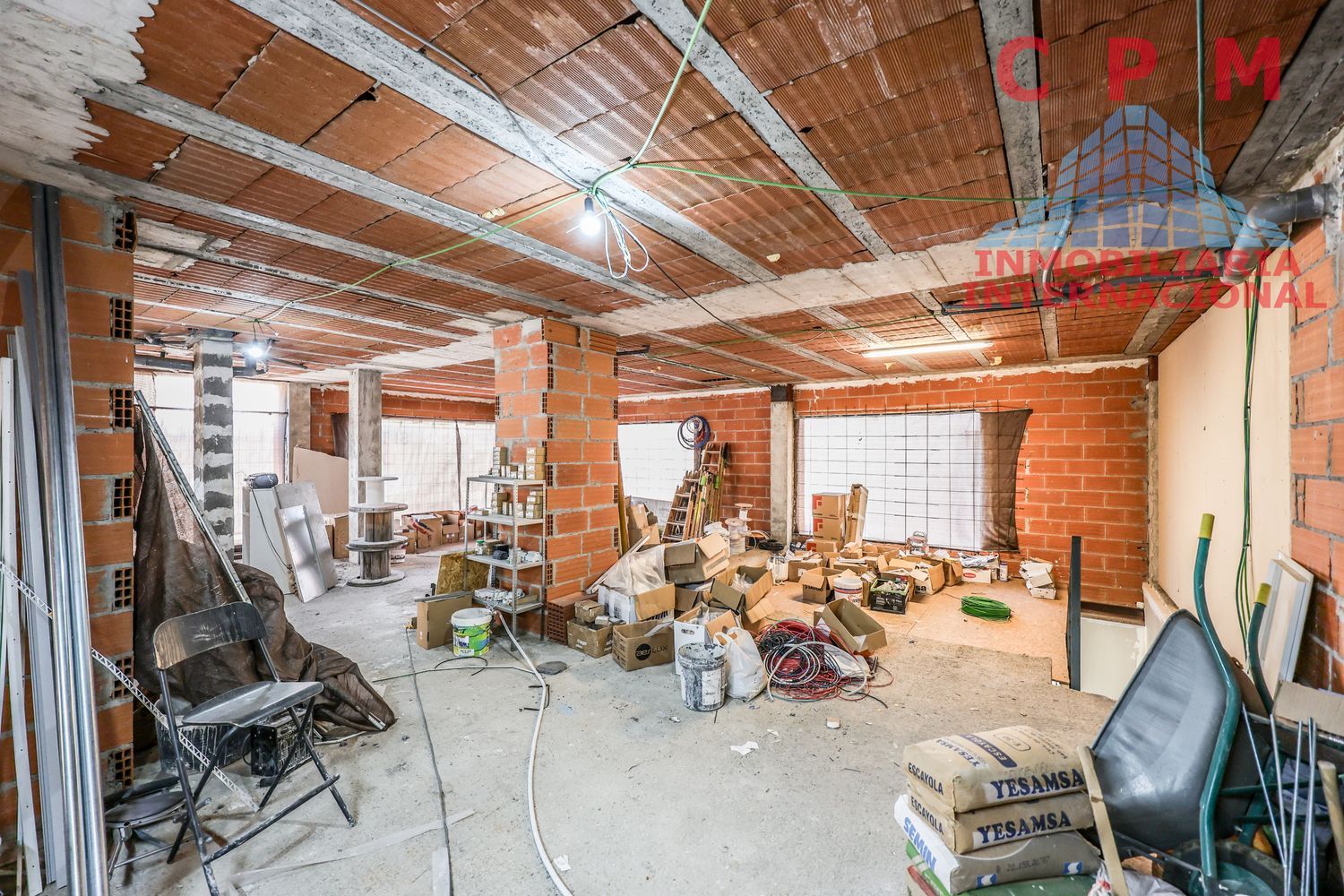 local-y-naves en madrid · fuencarral 2300€