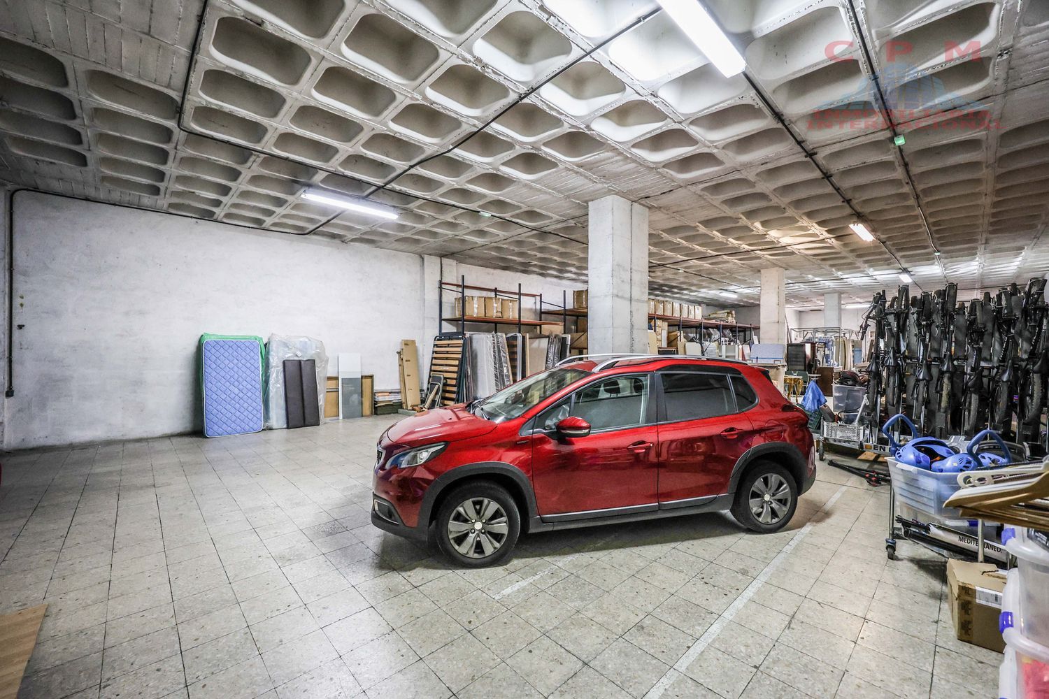 local-y-naves en madrid · hortaleza 700000€