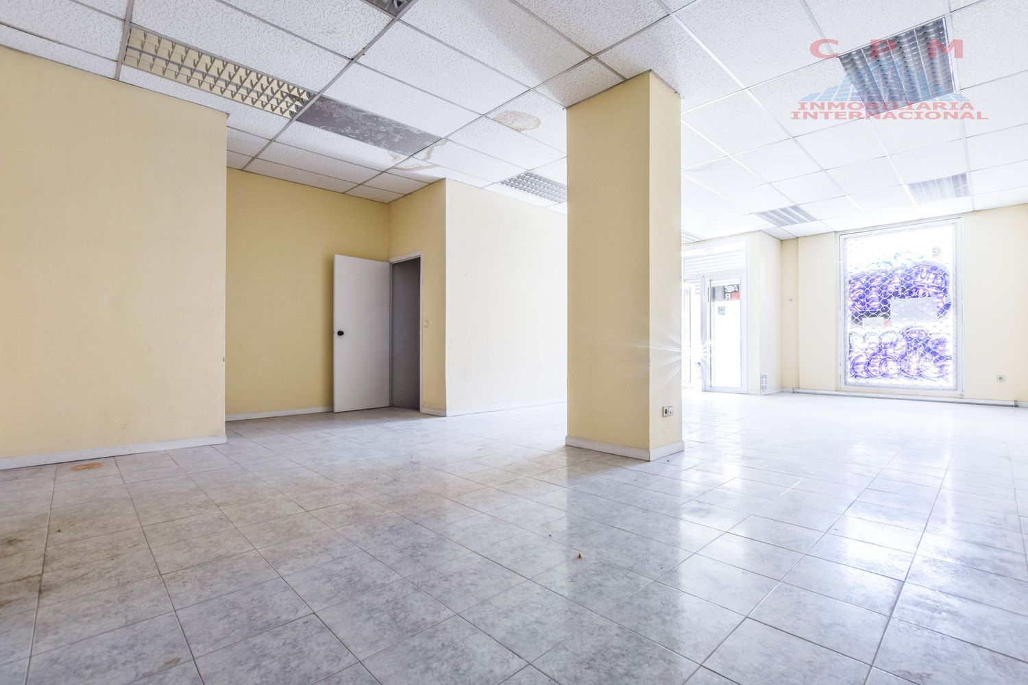 local-y-naves en madrid · centro 380000€