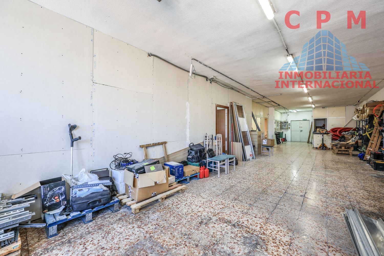 local-y-naves en madrid · villaverde 275000€