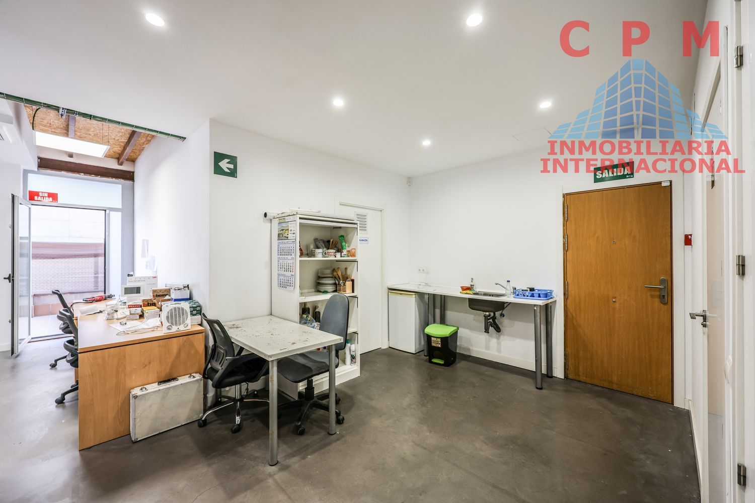 local-y-naves en madrid · fuencarral 2300€