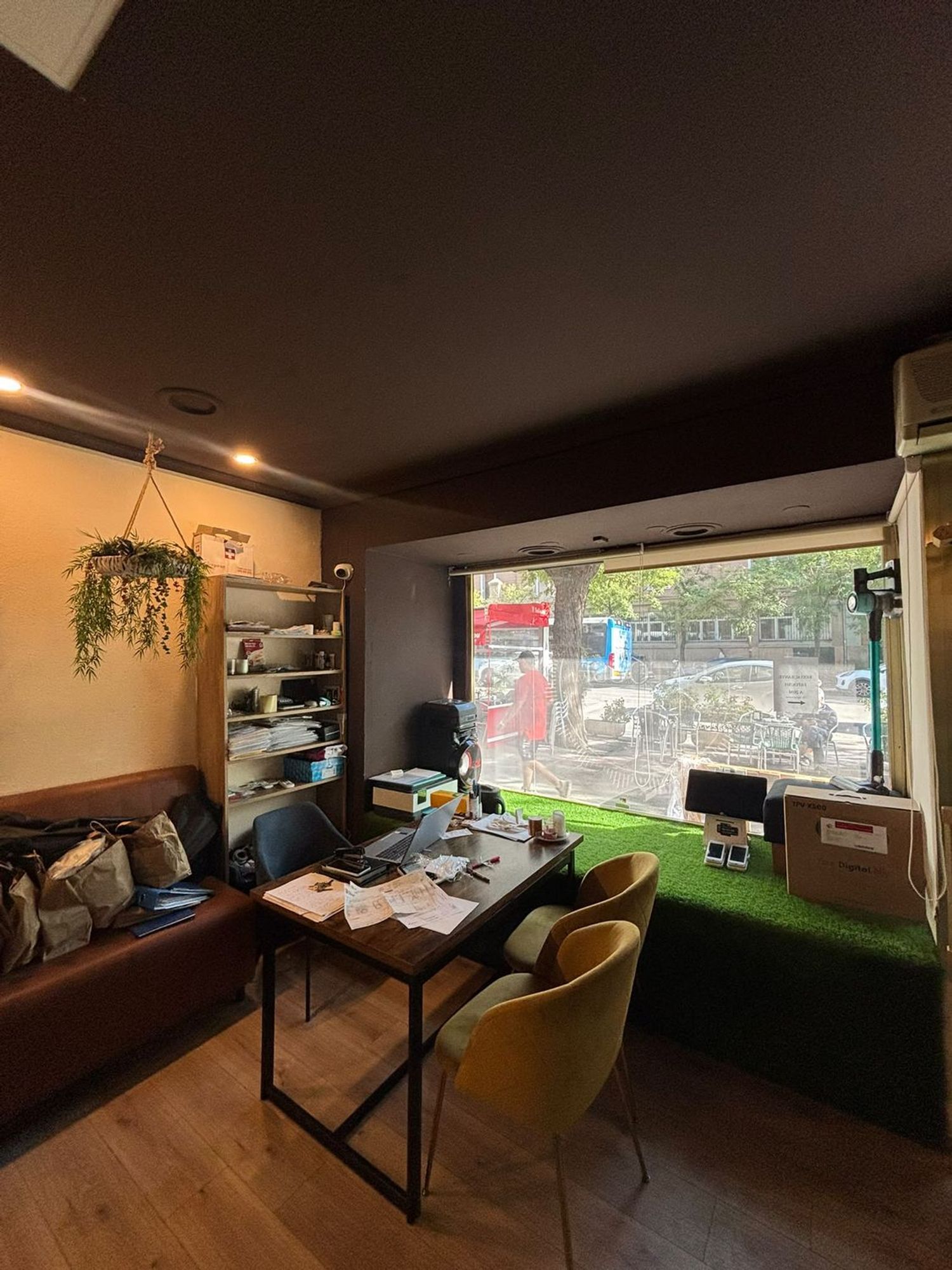 local-y-naves en madrid · chamberi 1780€