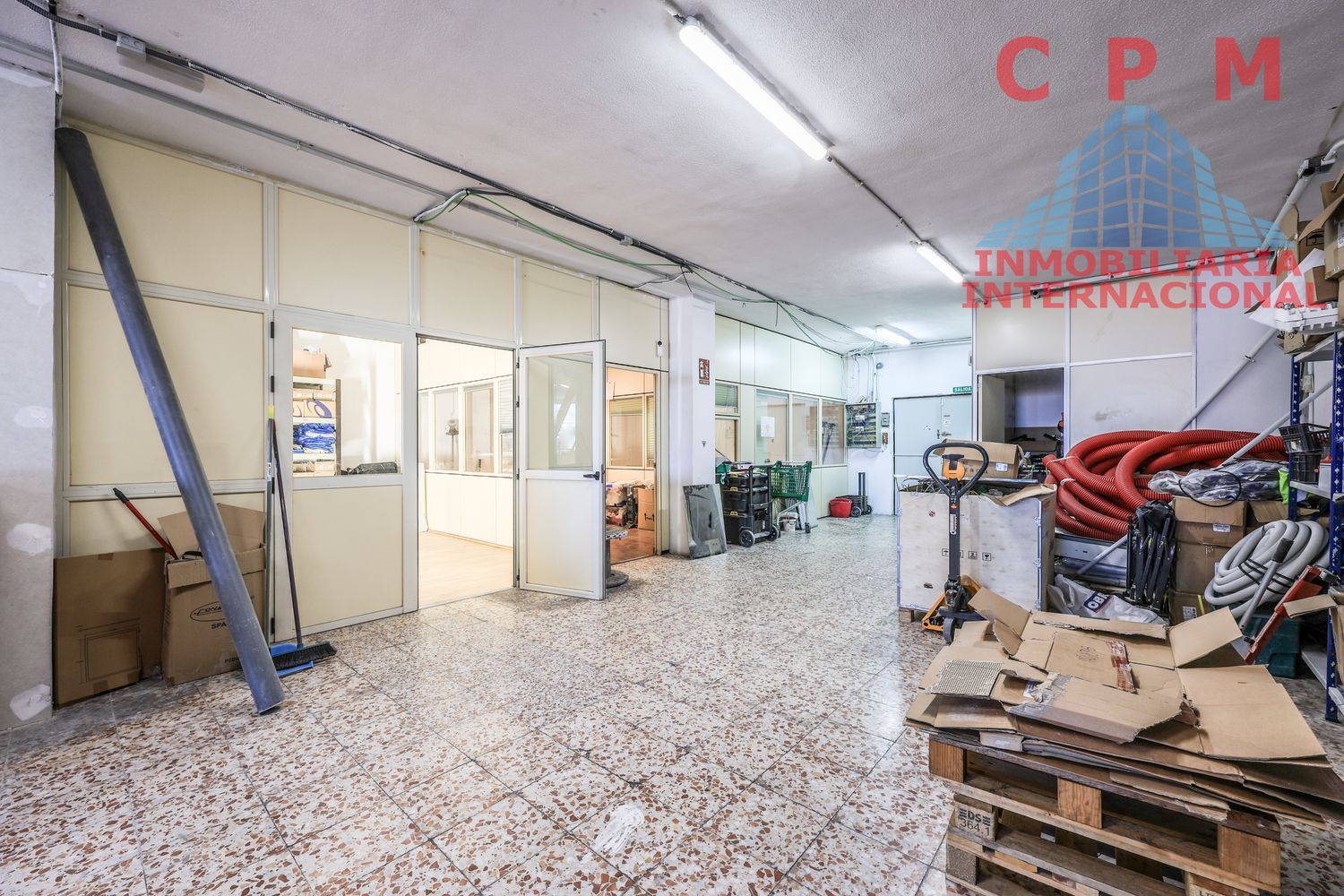 local-y-naves en madrid · villaverde 275000€
