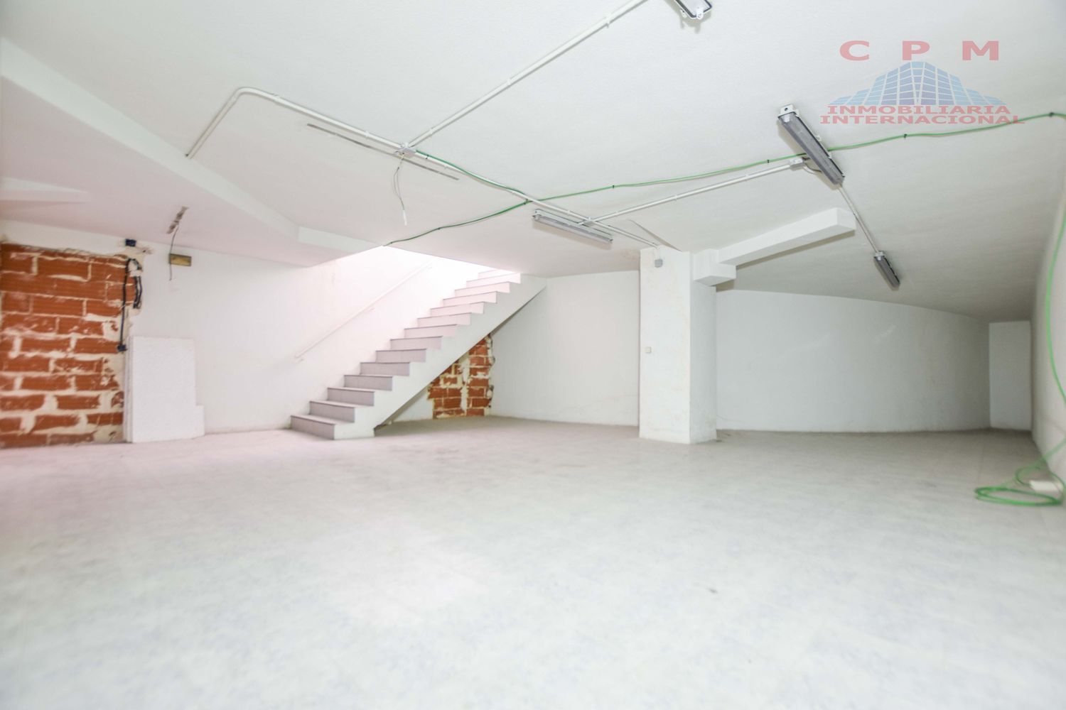 local-y-naves en madrid · centro 380000€