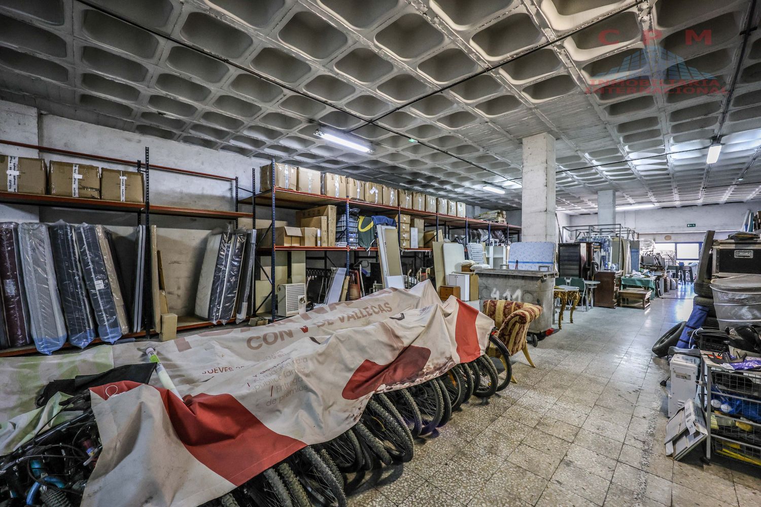 local-y-naves en madrid · hortaleza 700000€