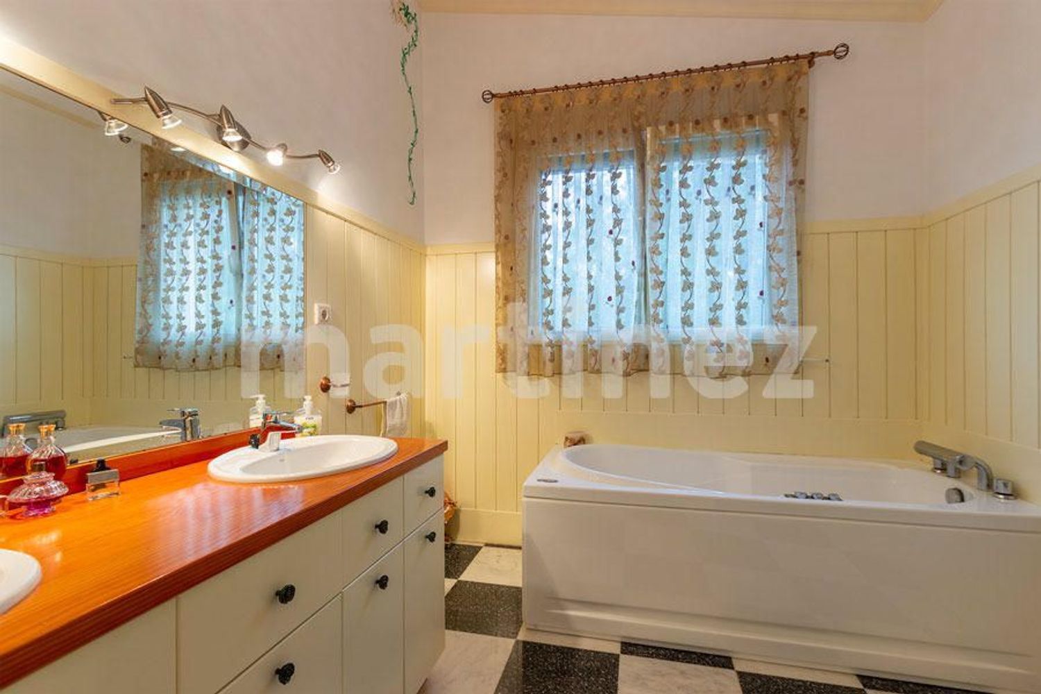 casa-o-chalet-independiente en petrer ·  750000€