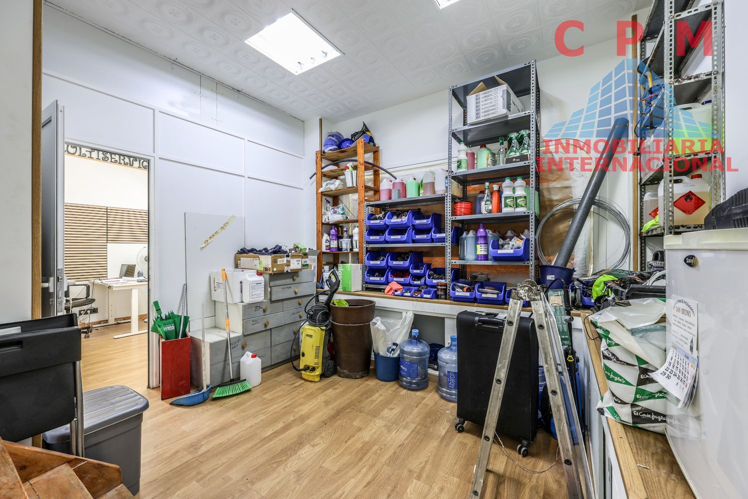 local-y-naves en madrid · latina 130000€