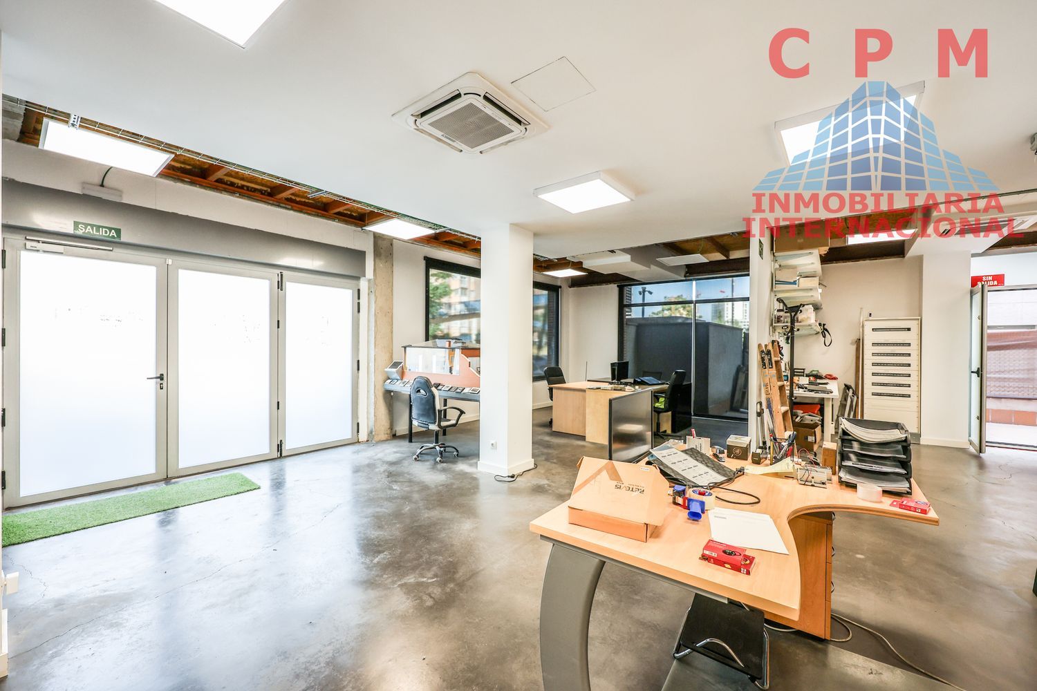 local-y-naves en madrid · fuencarral 2300€