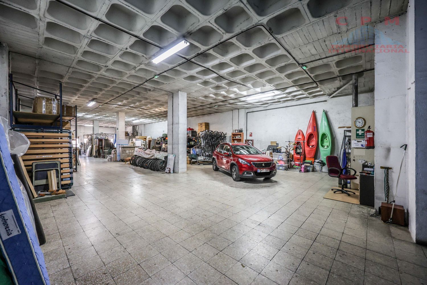 local-y-naves en madrid · hortaleza 700000€