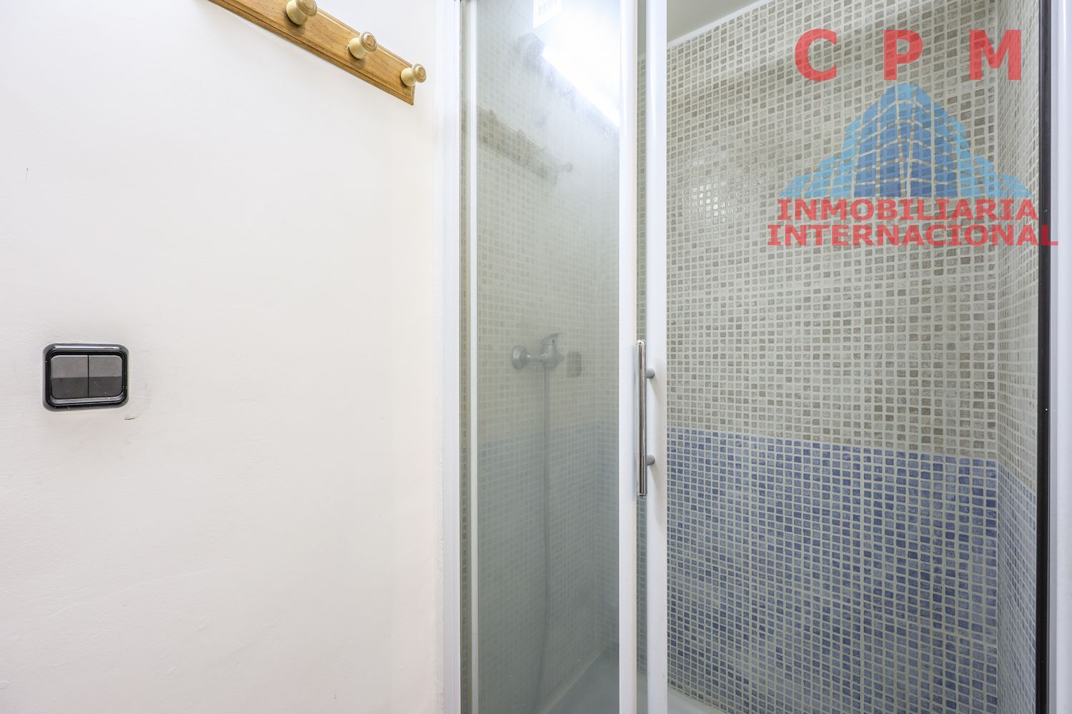local-y-naves en madrid · latina 130000€