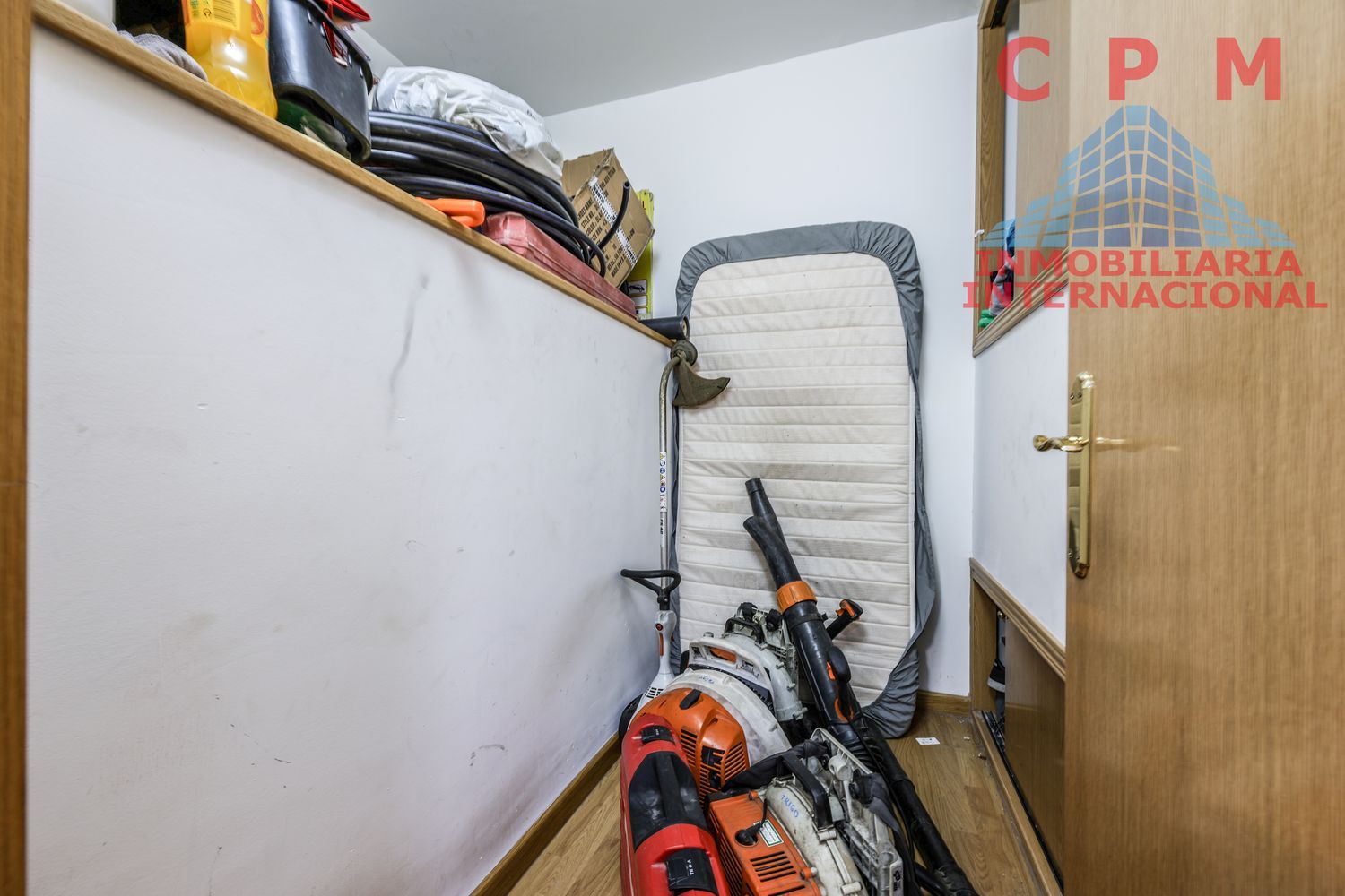 local-y-naves en madrid · latina 130000€