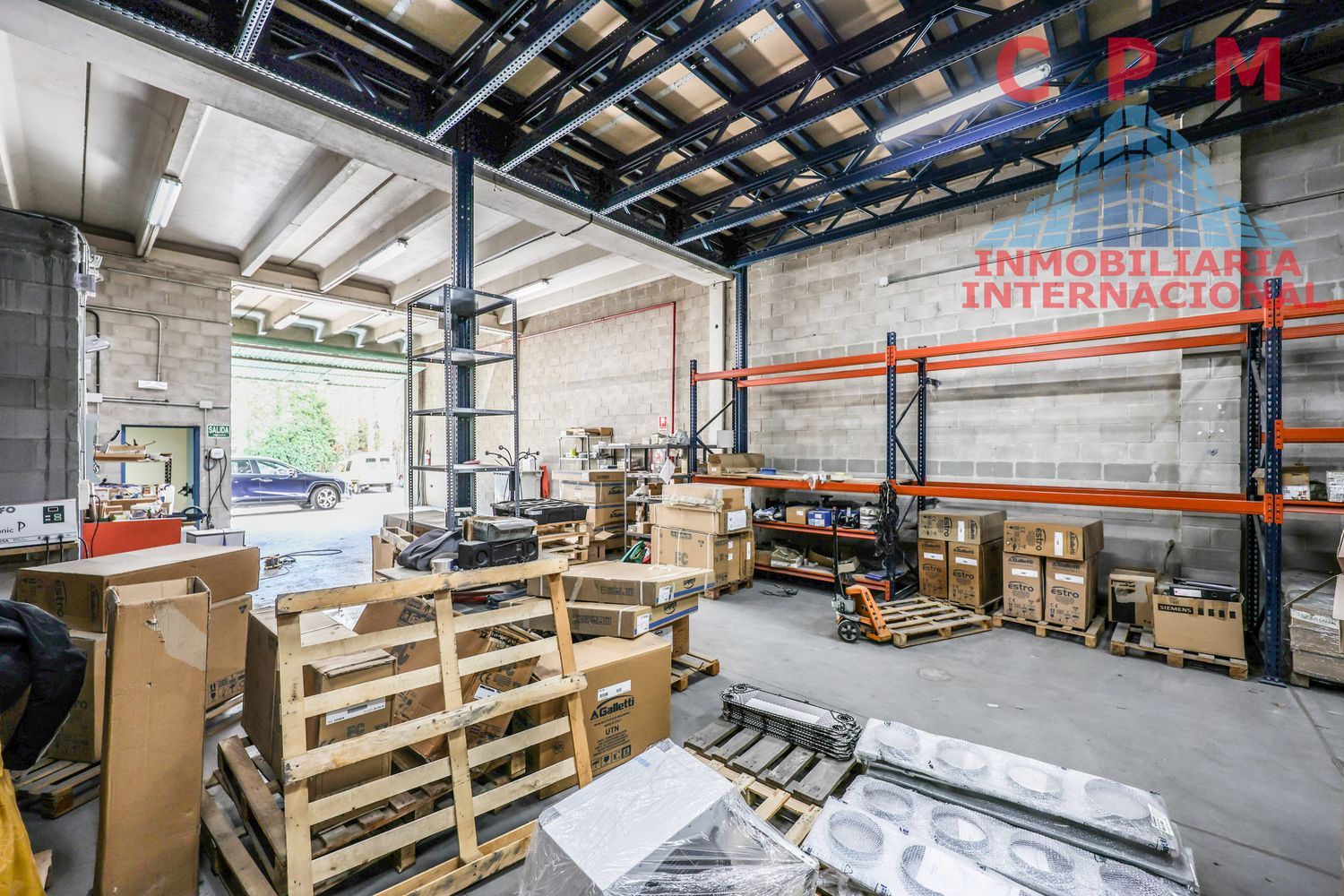 local-y-naves en madrid · villaverde 550000€