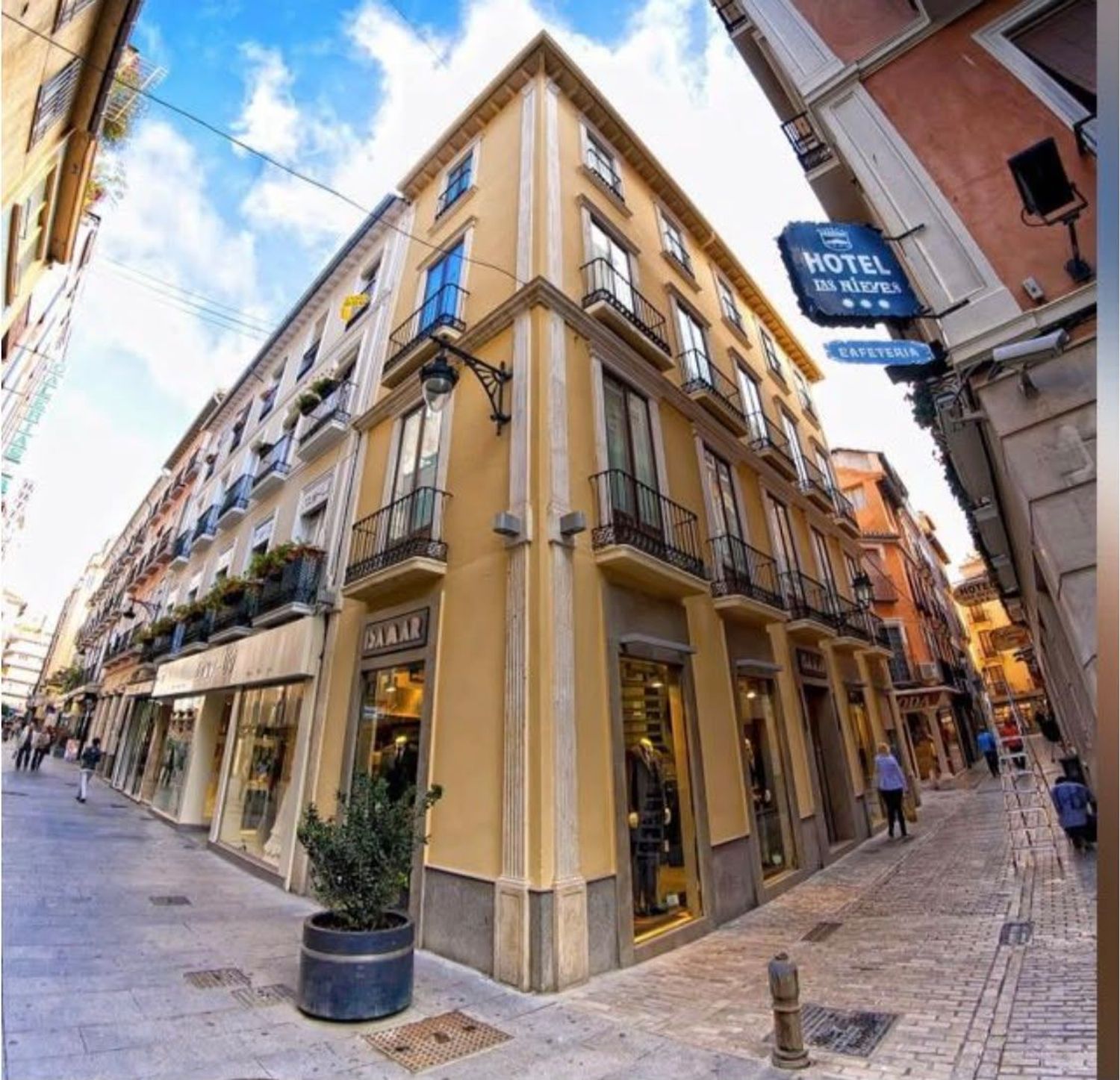 edificio en granada-capital · centro € edificio en granada-capital · centro €