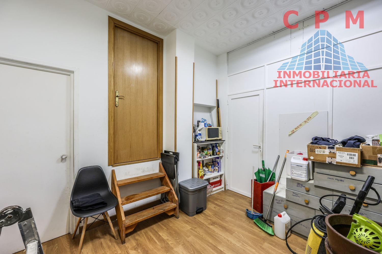 local-y-naves en madrid · latina 130000€