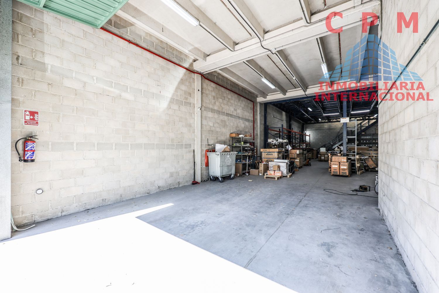 local-y-naves en madrid · villaverde 550000€